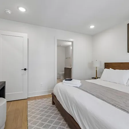 Luxury Townhouse With Exclusive Rooftop Hot Tub