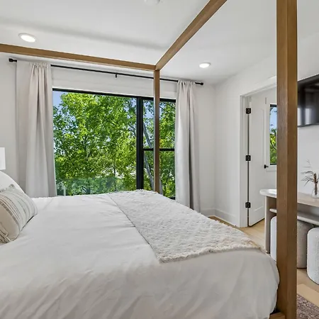 Multi-level Retreat With Hot Tub And Rooftop Views * Nashville