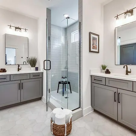 Modern Two Townhomes Close To Downtown *