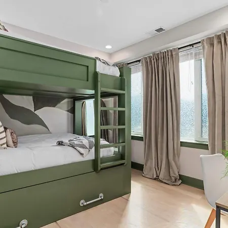 The Wild Rose House - Brand New - Skyline Views *