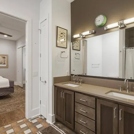 Holiday home Germantown Stunner With A Skyline View Rooftop And Private Garage