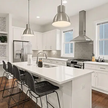 2 Modern Townhomes W Rooftop Views Near Broadway *