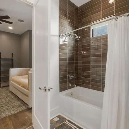 Holiday home Germantown Stunner With A Skyline View Rooftop And Private Garage