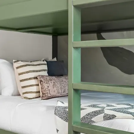 The Wild Rose House - Brand New - Skyline Views Holiday home *