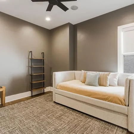Holiday home Germantown Stunner With A Skyline View Rooftop And Private Garage