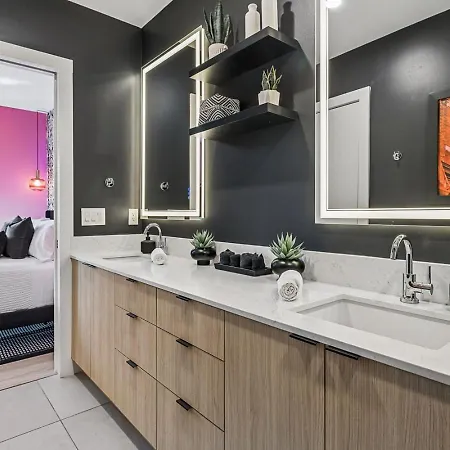 Walk To Broadway From The Hidden Gem With Pool Gym And Holiday home *