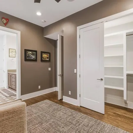 Germantown Stunner With A Skyline View Rooftop And Private Garage Nashville