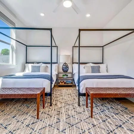 Holiday home Three Luxury Townhomes Near Five Points