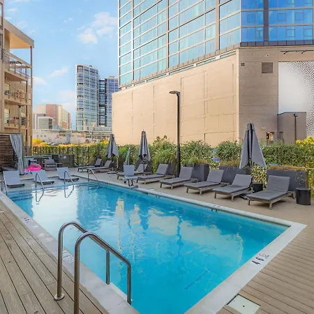 With Pool Balcony And Garage Walk To Downtown Broadway