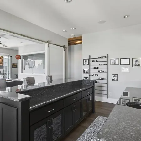 Holiday home Germantown Stunner With A Skyline View Rooftop And Private Garage