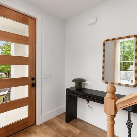 12 South With Rooftop Sauna And Wet Bar With 2 Car Garage *
