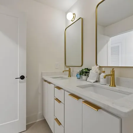 Holiday home Luxury Townhouse With Exclusive Rooftop Hot Tub