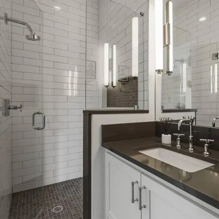 Germantown Stunner With A Skyline View Rooftop And Private Garage Nashville