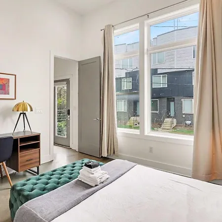 2 Stylish Townhomes W Rooftop Views Near Broadway *