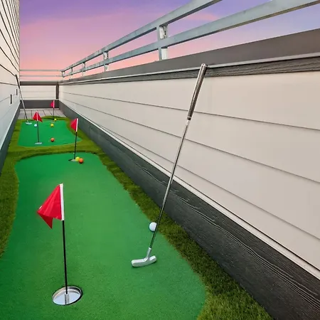 Luxury Retreat - Double Rooftop Deck & Game Nashville