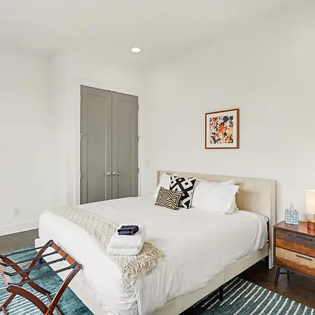 2 Stylish Townhomes W Rooftop Views Near Broadway *