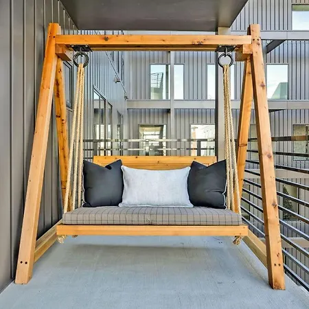Hyve-anthem-private Balconies-walk To Broadway Holiday home
