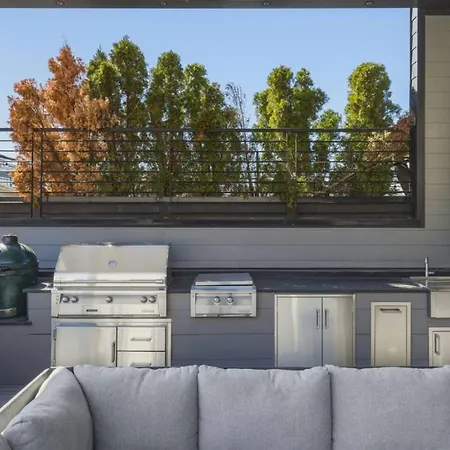 Germantown Stunner With A Skyline View Rooftop And Private Garage Nashville