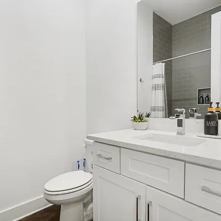 2 Trendy Townhomes W Rooftop Views Near Broadway *