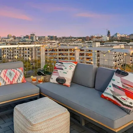 Luxury Retreat - Double Rooftop Deck & Game Nashville