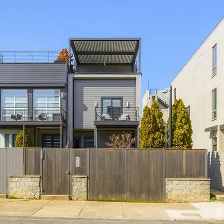 Germantown Stunner With A Skyline View Rooftop And Private Garage * Nashville