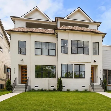 12 South With Rooftop Sauna And Wet Bar With 2 Car Garage Holiday home Nashville