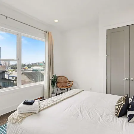 2 Modern Townhomes W Rooftop Views Near Broadway Nashville