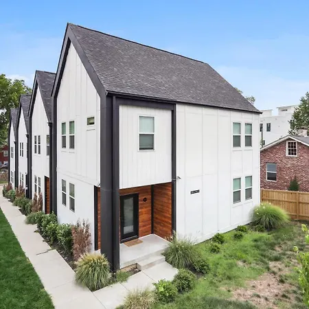 Holiday home Modern Two Townhomes Close To Downtown