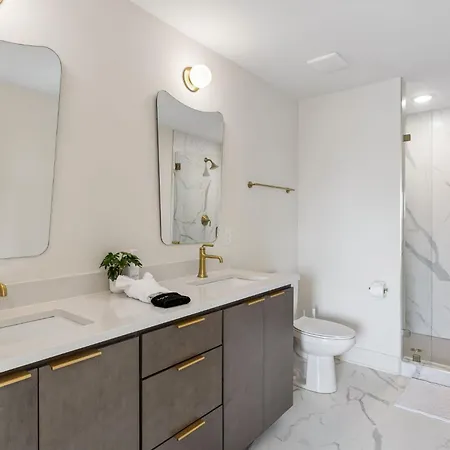 Stylish 3-story Townhome Hot Tub & Fireplace Nashville