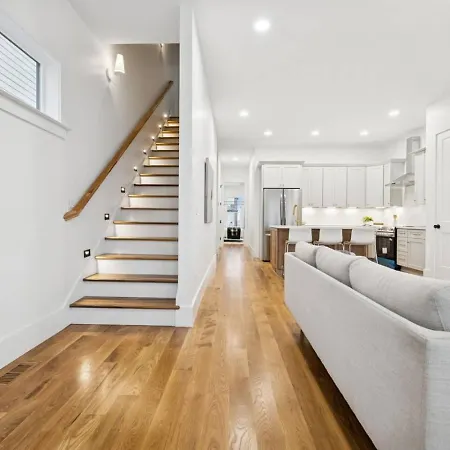 12 South With Rooftop Sauna And Wet Bar With 2 Car Garage Nashville