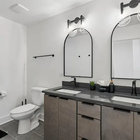 Trendy Townhouse Rooftop Hot Tub & Fireplace Holiday home *