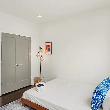 2 Modern Townhomes W Rooftop Views Near Broadway *