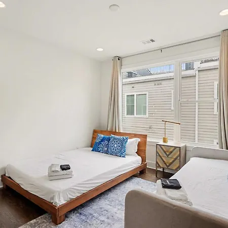 2 Stylish Townhomes W Rooftop Views Near Broadway *