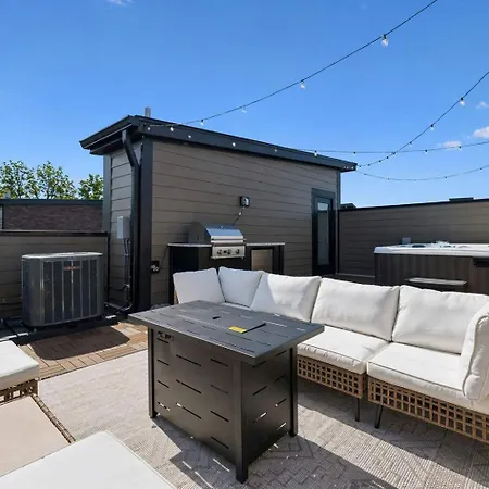 Multi-level Retreat With Hot Tub And Rooftop Views * Nashville