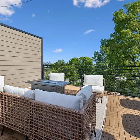 Holiday home Multi-level Retreat With Hot Tub And Rooftop Views Nashville