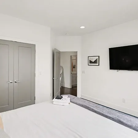 2 Modern Townhomes W Rooftop Views Near Broadway Nashville