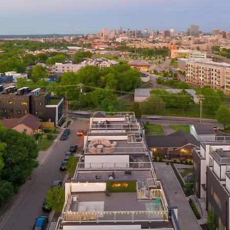 Luxury Retreat - Double Rooftop Deck & Game *