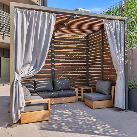 Walk To Broadway From The Hidden Gem With Pool Gym And Holiday home