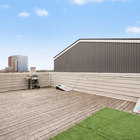 2 Modern Townhomes W Rooftop Views Near Broadway Holiday home Nashville