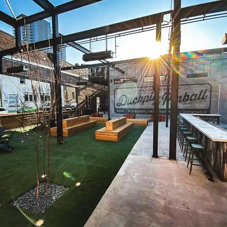 Germantown Stunner With A Skyline View Rooftop And Private Garage Holiday home *