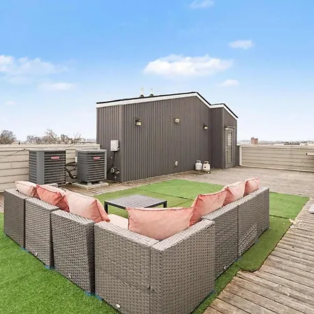 2 Modern Townhomes W Rooftop Views Near Broadway *