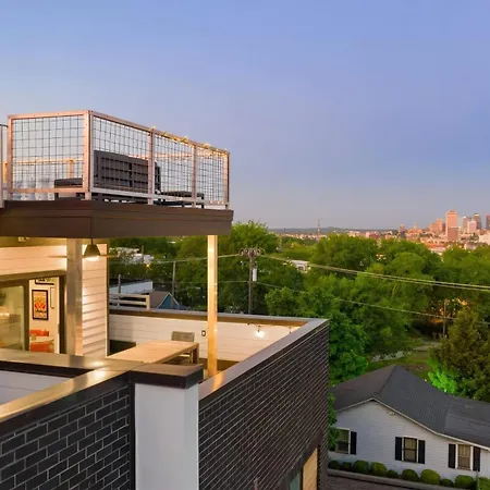 Luxury Retreat - Double Rooftop Deck & Game