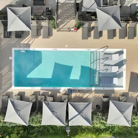 Holiday home Walk To Broadway From The Hidden Gem With Pool Gym And