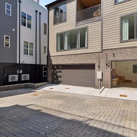 Luxury Townhouse With Exclusive Rooftop Hot Tub Holiday home *