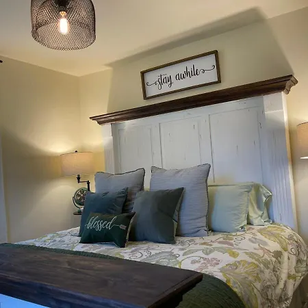 Charming In A Historic Quiet Haven Holiday home *