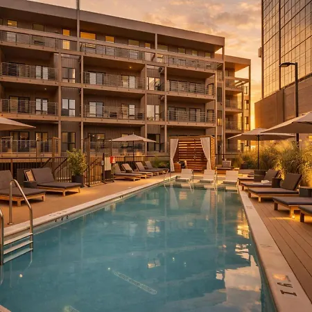 Walk To Broadway From The Hidden Gem With Pool Gym And Holiday home