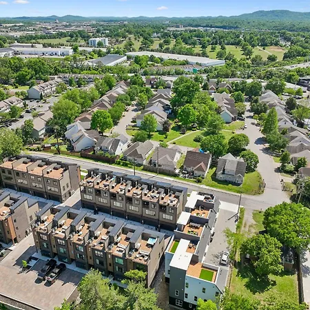 Luxury Townhouse With Exclusive Rooftop Hot Tub Holiday home Nashville