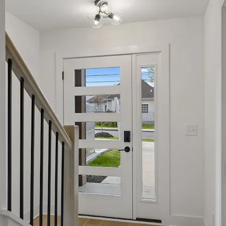 Elegant Townhome Rooftop Hot Tub & Fireplace Holiday home Nashville