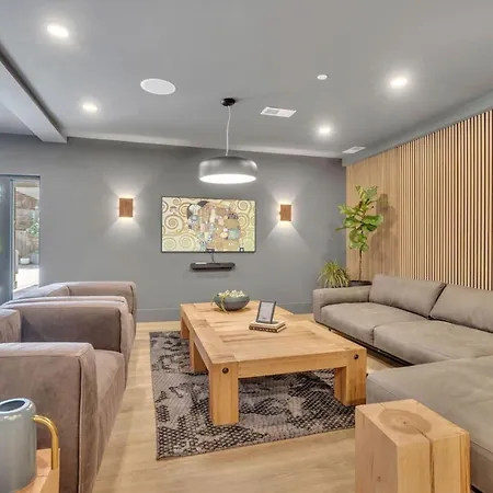 Holiday home Walk To Broadway From The Hidden Gem With Pool Gym And Nashville