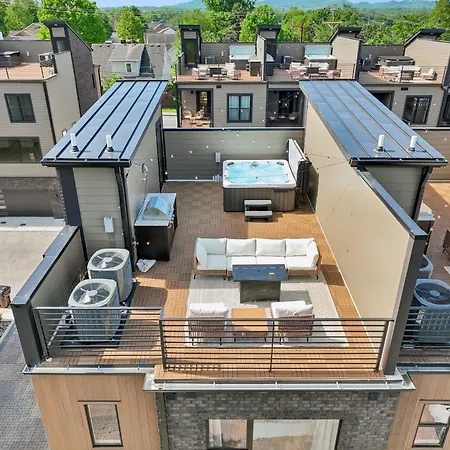 Multi-level Retreat With Hot Tub And Rooftop Views